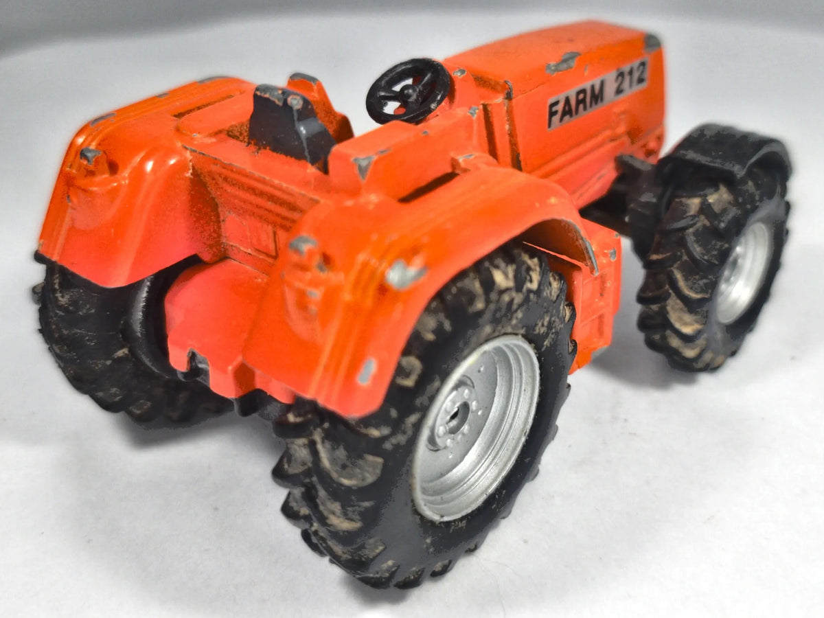Traktor Farm 212 Pomarańczowy 1:64 – zdjęcie 3
