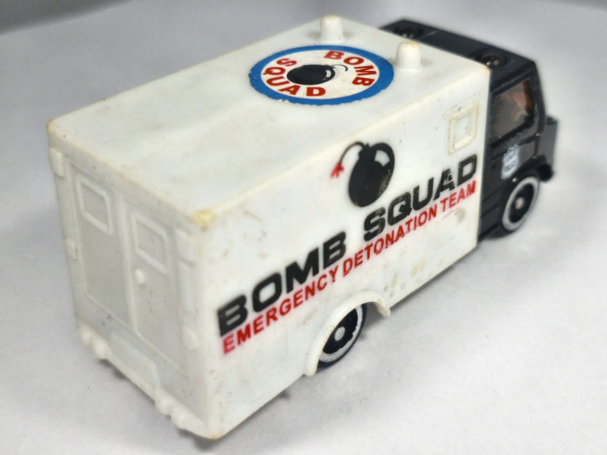 BOMB SQUAD JAK MERCEDES VAN, Nico 1983, Die cast 8021 Czarny 1:55, Resoraki – zdjęcie 3