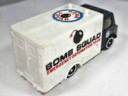 BOMB SQUAD JAK MERCEDES VAN, Nico 1983, Die cast 8021 Czarny 1:55, Resoraki – zdjęcie 3