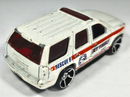 Chevrolet Tahoe Hot Wheels 2002 1:64 Luzak Biały – zdjęcie 3
