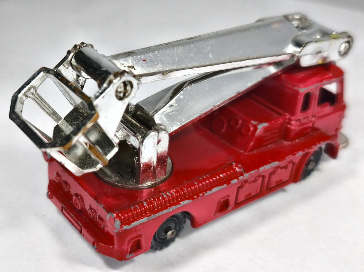 Ford Thames Trader Husky 1:64 Made in England Ciężarówka Straż pożarna – zdjęcie 3