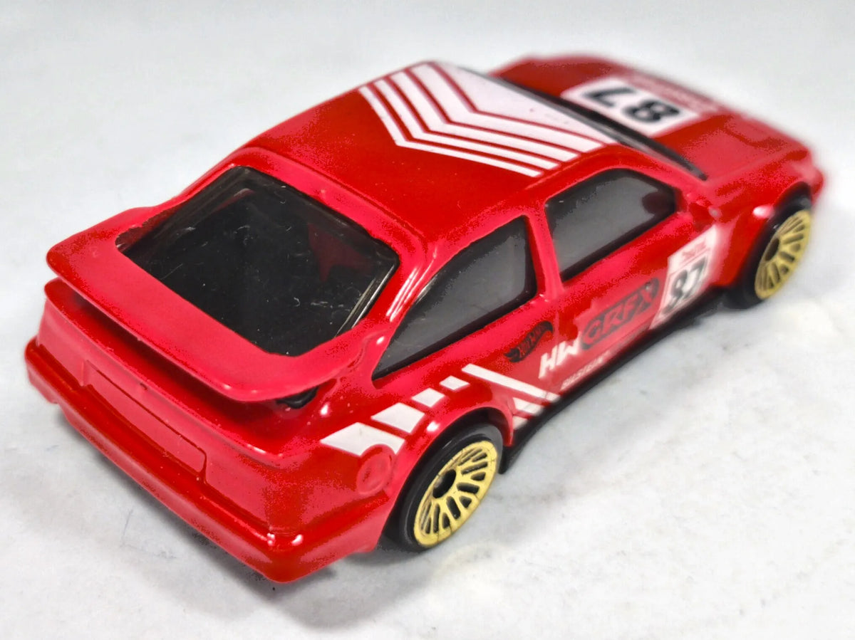 '87 Ford Sierra Cosworth Hot Wheels 2021 HW Turbo 1:64 Castrol Luzak – zdjęcie 3