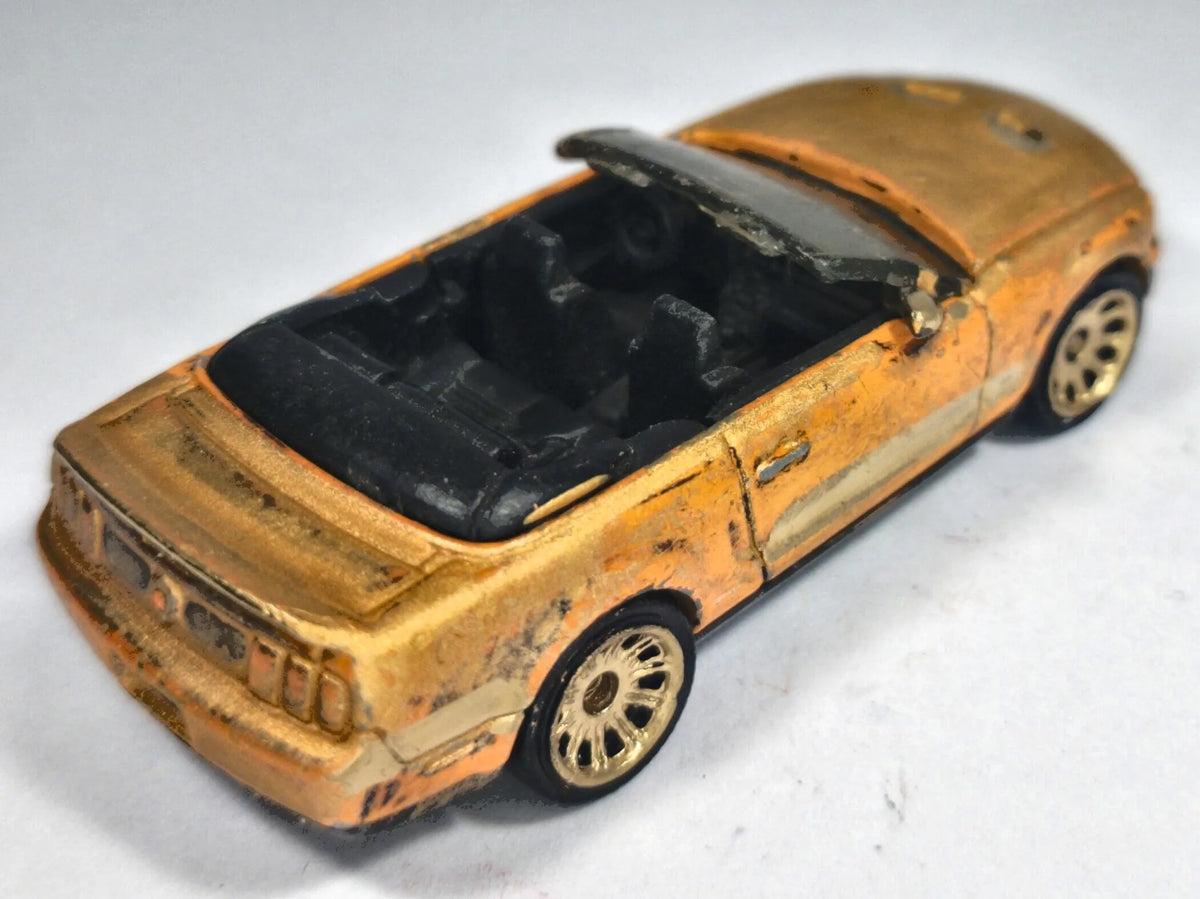 SHELBY GT500 CONVERTIBLE (CABRIO), Matchbox 2007, Die cast MB744 Złoty 1:64 – zdjęcie 3