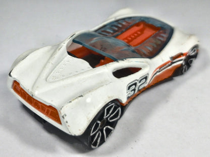 Cul8R Hot Wheels Fresh Metal 1:64 82 Luzak Biały – zdjęcie 3