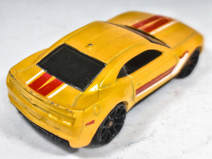 Chevrolet Camaro ZL1 Hot Wheels 2015 1:64 Luzak Żółty Muscle Car – zdjęcie 3