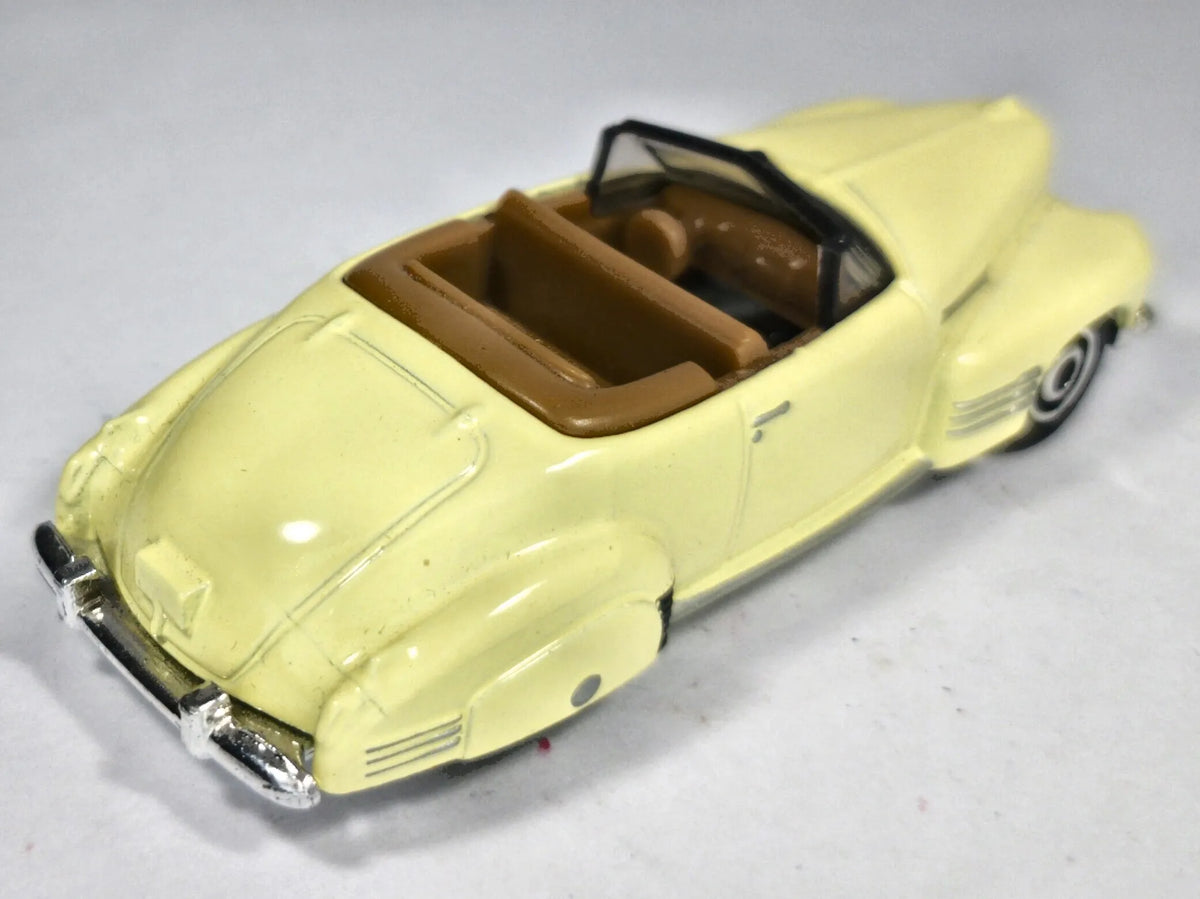 1941 Cadillac Series 62 Convertible Coupe Matchbox 2021 Kremowy 1:64 – zdjęcie 3