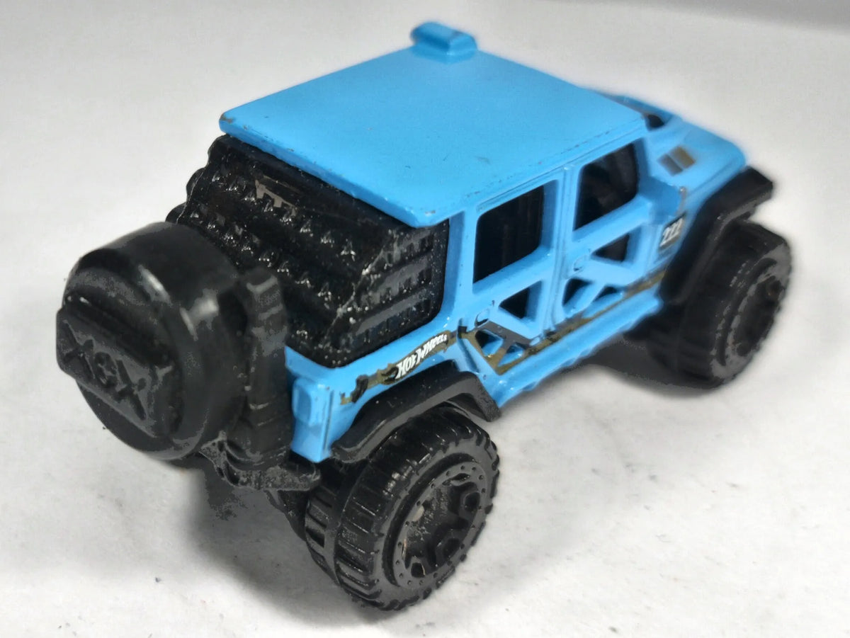 Jeep Wrangler Hot Wheels 2017 Mud Studs 1:64 222 Luzak Niebieski – zdjęcie 3
