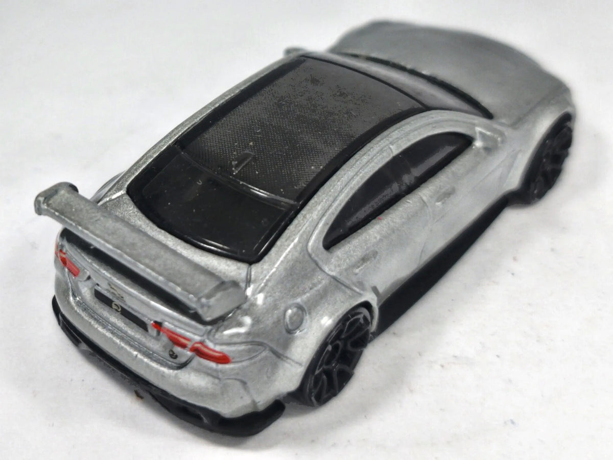 Jaguar XE SV Project 8 Hot Wheels 2018 Factory Fresh 1:64 Luzak Srebrny – zdjęcie 3