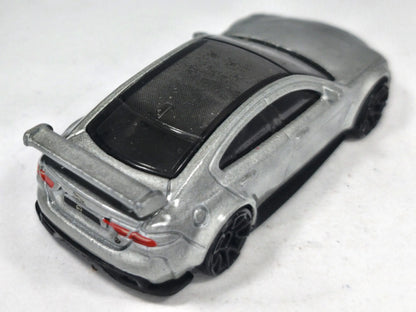 Jaguar XE SV Project 8 Hot Wheels 2018 Factory Fresh 1:64 Luzak Srebrny – zdjęcie 3