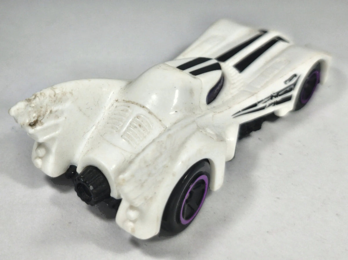 Batmobile Hot Wheels 2004-'17 DC Comics 1:64 BATMAN Biały Batman The Flash – zdjęcie 3