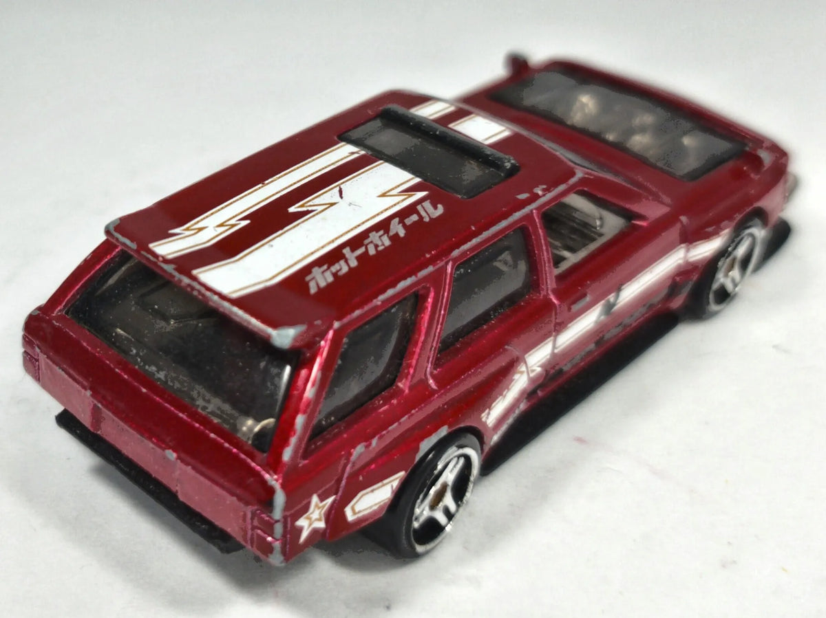 Nissan Maxima Hot Wheels 2021 1:60 Czerwony Wyścig – zdjęcie 3