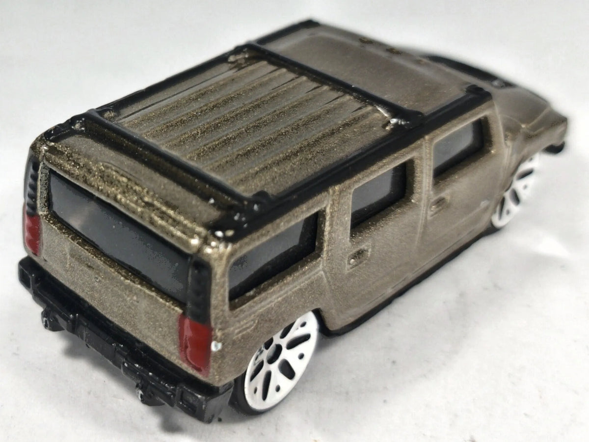 Hummer H2 Maisto 1:64 Luzak Brązowy – zdjęcie 3