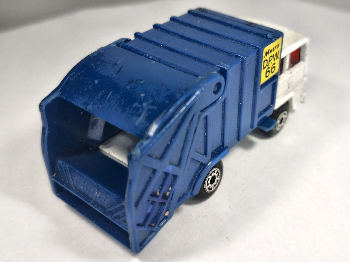 REFUSE TRUCK METRO D.P.W.66, Matchbox 1979, Die cast NO36, 1:60, Resoraki – zdjęcie 3