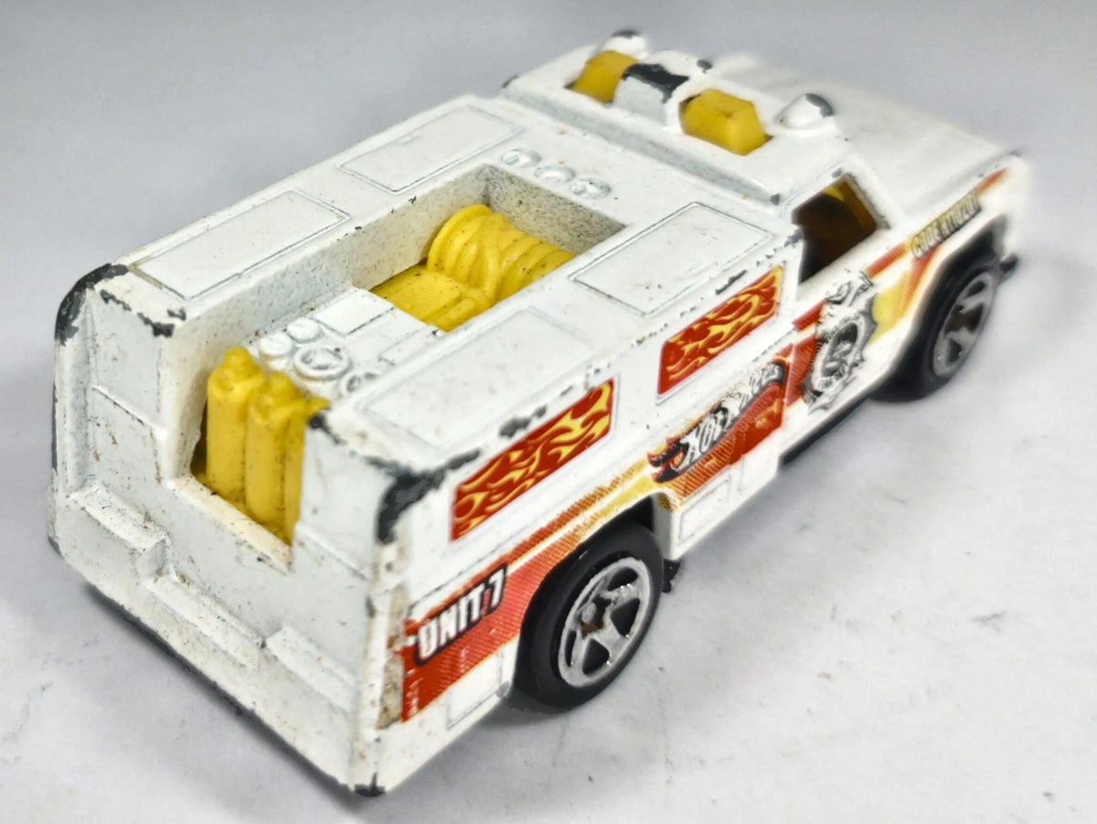 Heat Fleet Hot Wheels 1986 1:64 Pickup FIRE DEPT Luzak Biały Straż pożarna – zdjęcie 3
