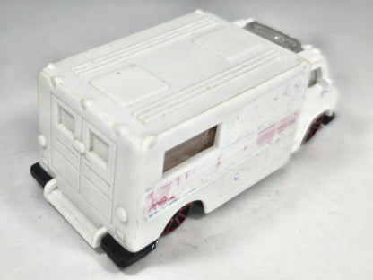 Ambulans Typu Box Fresh Metal Maisto Biały 1:64 – zdjęcie 3