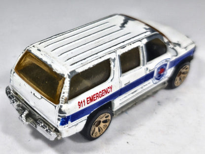 Chevrolet Suburban Matchbox 1999 1:76 911 EMERGENCY Pogotowie ratunkowe – zdjęcie 3