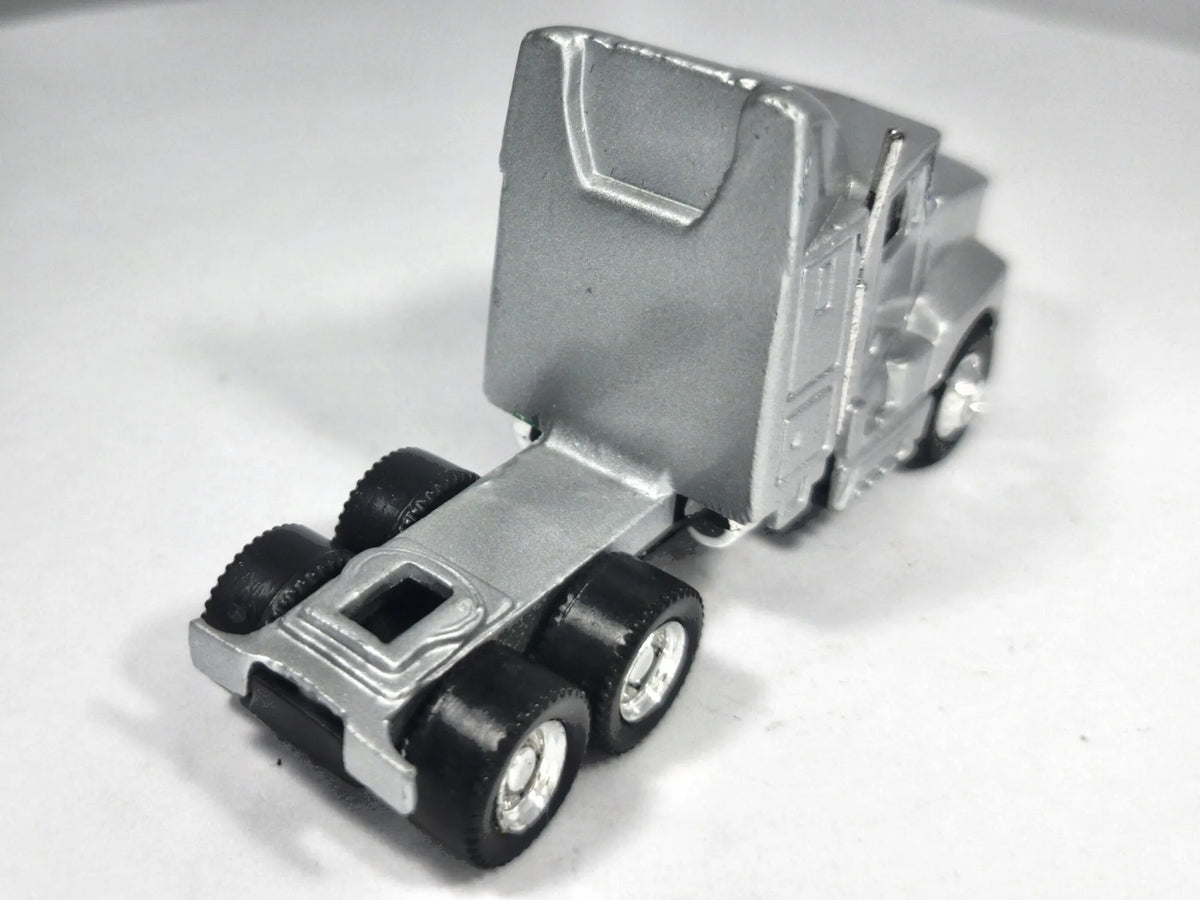 Peterbilt Truck Hümmer 1:64 Ciągnik Siodłowy Luzak Srebrny Ciężarówka – zdjęcie 3