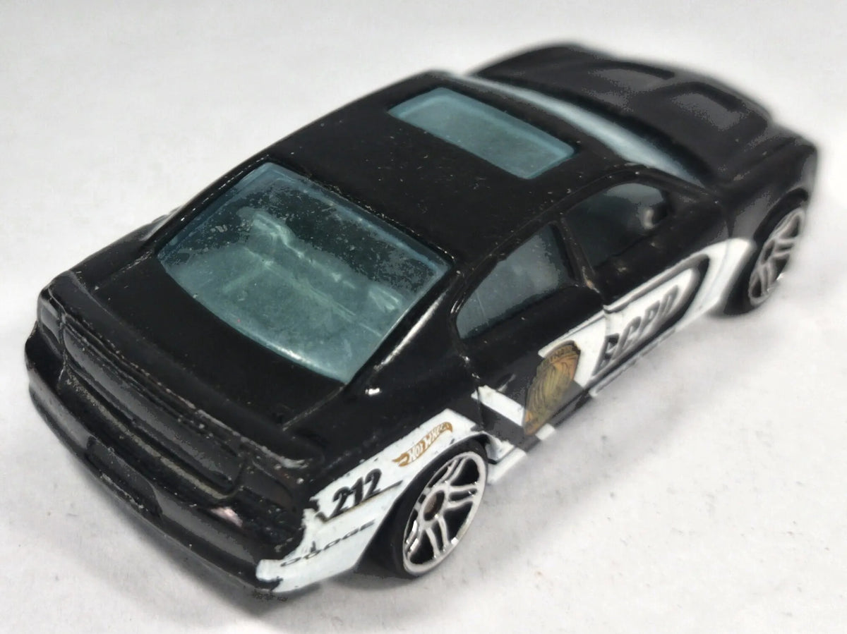 Dodge Charger R/T Hot Wheels 2011 1:64 TO PROTECT AND SERVE Luzak Policja – zdjęcie 3