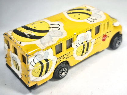 SCHOOL BUS Wersja PSZCZÓŁKA MAJA, Maisto, Die cast 73, Żółty 1:64, Resoraki – zdjęcie 3
