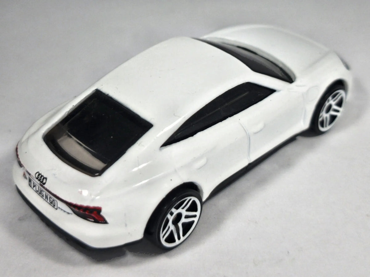 Audi RS E-Tron GT Hot Wheels 2021 Biały 1:64 – zdjęcie 3