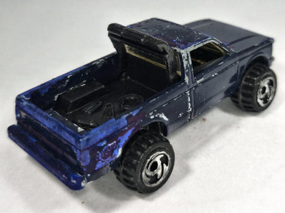 JAPOŃSKI PICKUP 4X4 Z LAT 80 Maisto 1982 Granatowy 1:64 2xMetal – zdjęcie 3