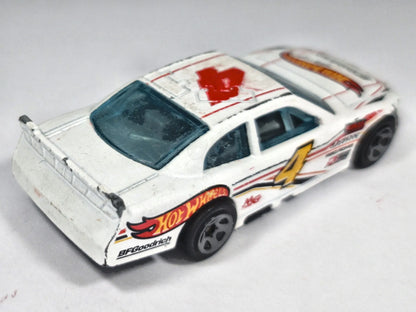 '10 Chevy Impala Hot Wheels 2010 Biały 1:64 – zdjęcie 3