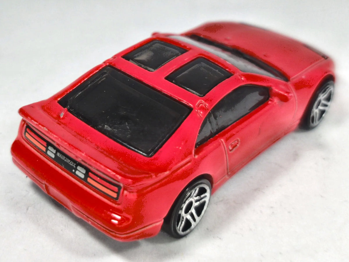Nissan 300ZX TT Hot Wheels 2018 1:64 Coupe Luzak Czerwony Sportowy – zdjęcie 3
