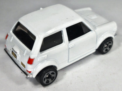 CUSTOM '70 HONDA N600 Mainline Hot Wheels 2020 Biały 1:64 – zdjęcie 3