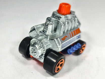 Click Shift Hot Wheels 1:64 Ciężarówka 732 Luzak Srebrny Straż pożarna – zdjęcie 3