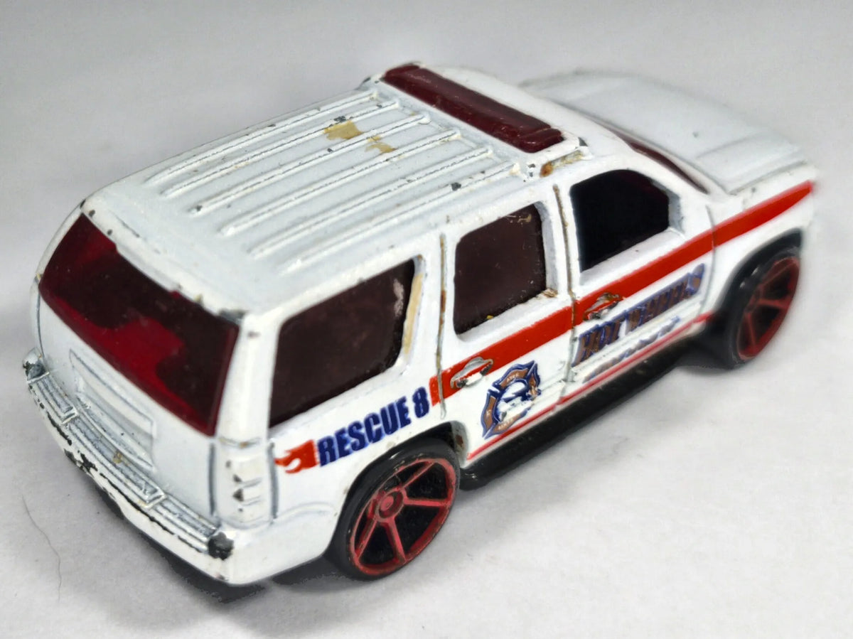 '07 CHEVY TAHOE Hot Wheels Biały 1:53 – zdjęcie 3