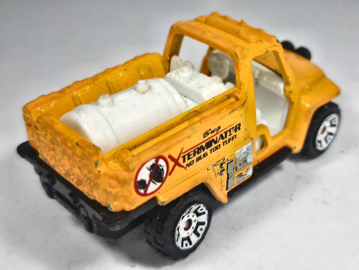 FOAM FIRE TRUCK, BUG TERMINATOR, Matchbox 2001 Die cast Żółty 1:64 Resoraki – zdjęcie 3