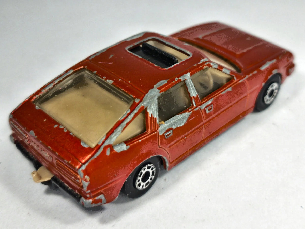 ROVER 3500 Matchbox 1980 Czerwony 1:64 Made in England – zdjęcie 3