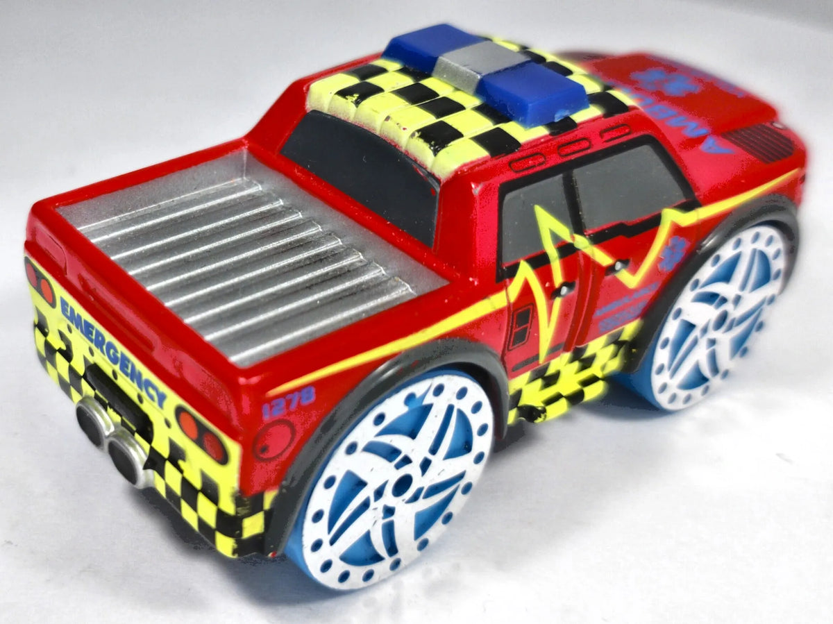 Fantasy Pickup Ambulance Realtoy Czerwony 1:55 – zdjęcie 3