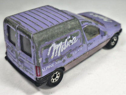 FORD COURIER, Milka, Matchbox 1991, Vintage Model, Fioletowy 1:64, Resoraki – zdjęcie 3