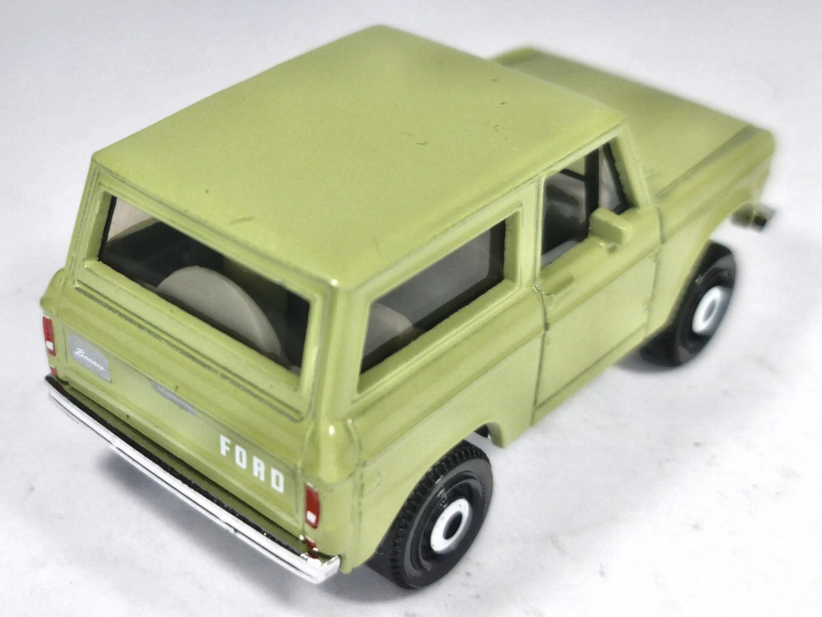 Ford Bronco I Matchbox 2023 1:54 Oliwkowy Terenówka – zdjęcie 3