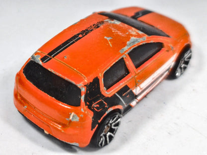 Volkswagen Golf Mk7 Hot Wheels 2016 1:64 Luzak Pomarańczowy – zdjęcie 3