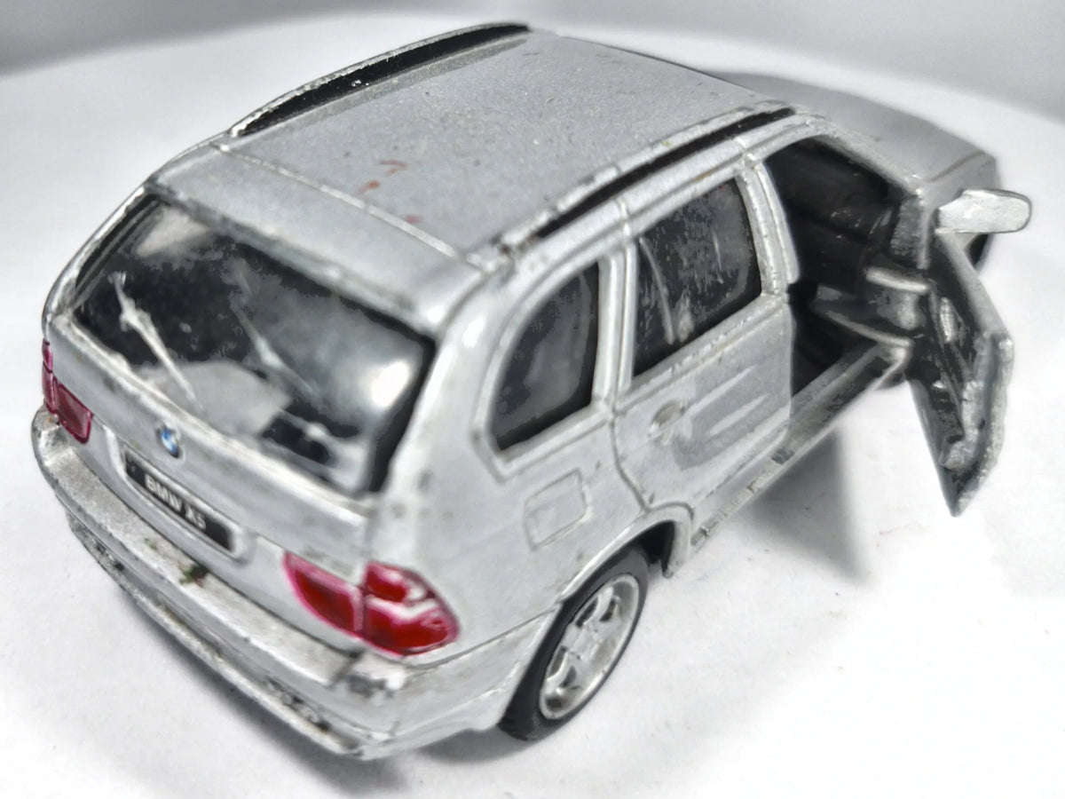 BMW X5 Maisto Srebrny 1:42 – zdjęcie 3