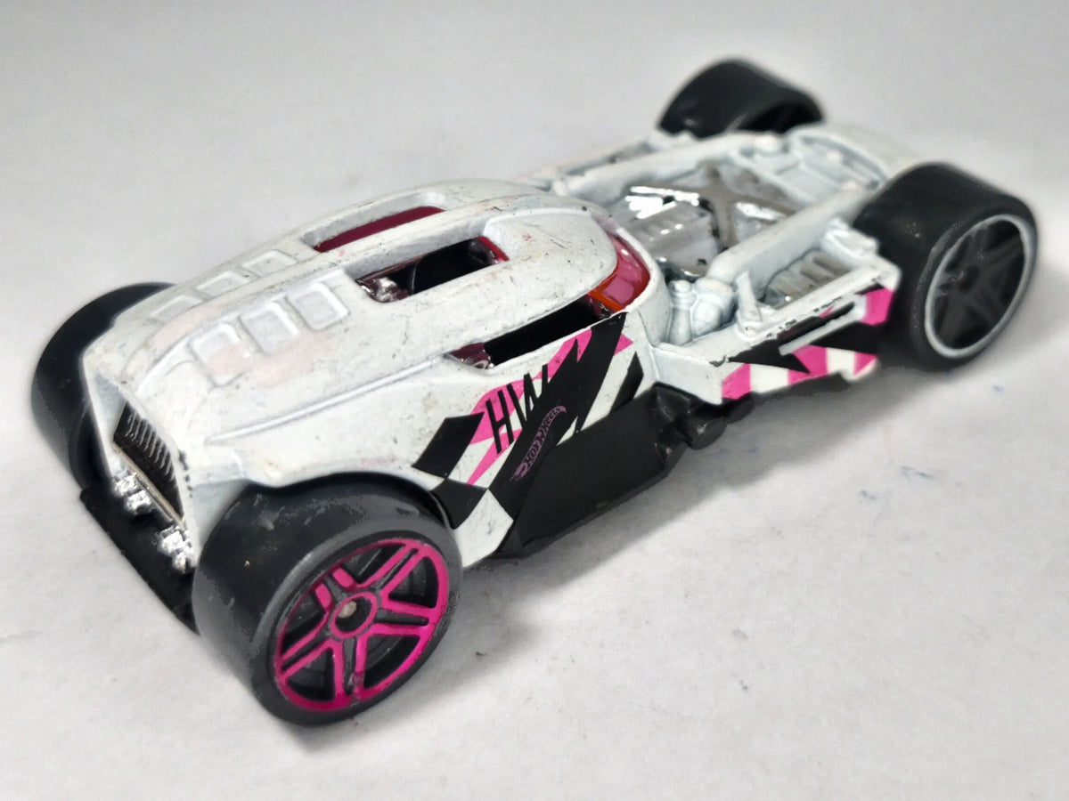 HW50 CONCEPT Hot Wheels 2018 Biały 1:64 – zdjęcie 3