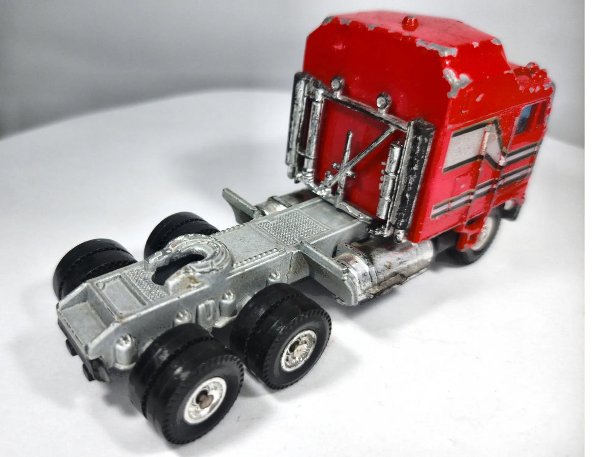 Ciągnik Siodłowy Kenworth K100 Aerodyne Yatming Czerwony 1:64 – zdjęcie 3