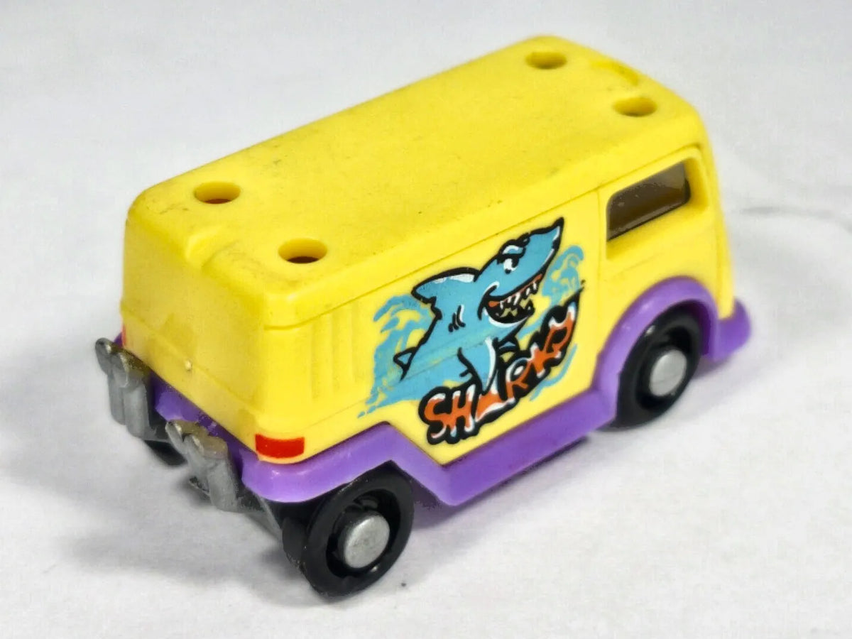 VOLKSWAGEN TYPE 2 T2 SHARKY Ferrero (Kinder) Żółty 1:110 – zdjęcie 3