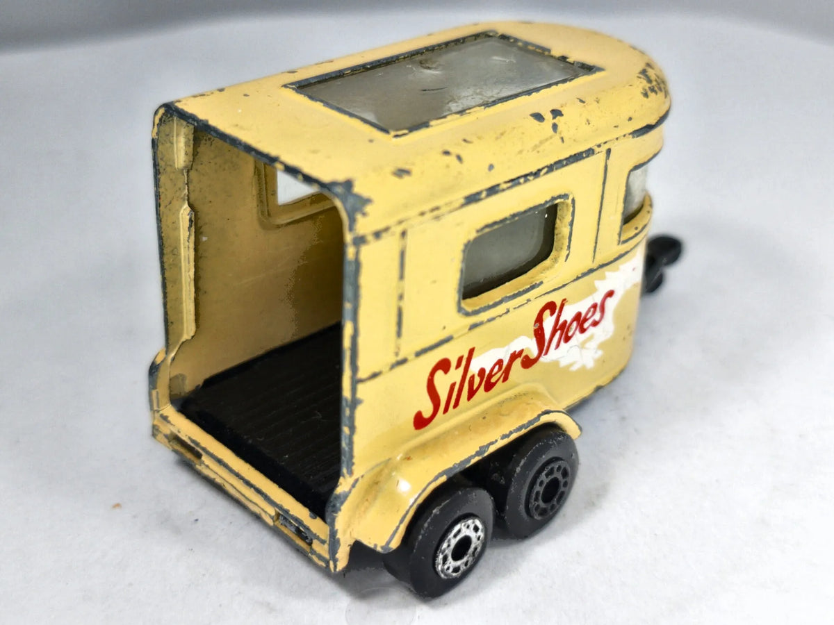 Przyczepa Konna PONY TRAILER Matchbox Żółty 1:64 Made in Macau Silver Shoes – zdjęcie 3