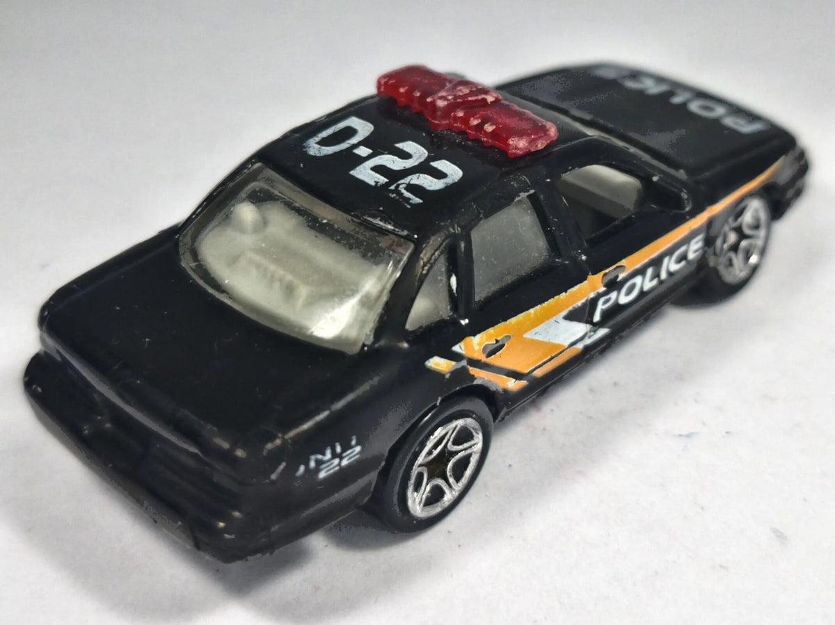 FORD CROWN VICTORIA POLICE, D-22, Matchbox 1996, Vintage Model, Czarny 1:64 – zdjęcie 3