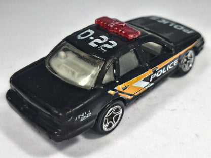 FORD CROWN VICTORIA POLICE, D-22, Matchbox 1996, Vintage Model, Czarny 1:64 – zdjęcie 3