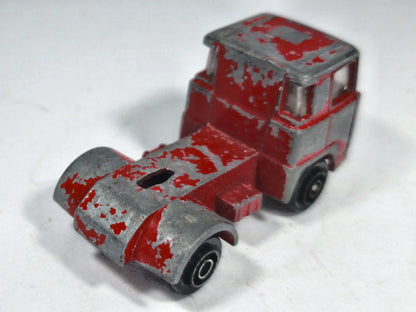 Ciągnik Siodłowy Playart '70 Czerwony 1:87 – zdjęcie 3