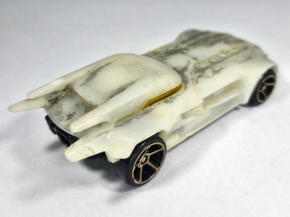 Batmobile Batman DC Comics (s19) Hot Wheels 2003 Biały 1:64 Batman Custom – zdjęcie 3