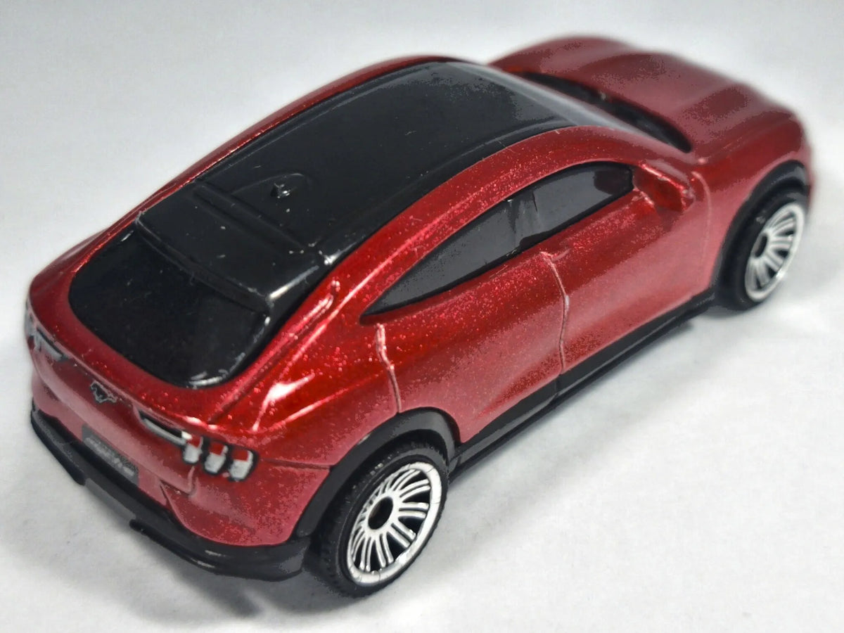 '21 FORD MUSTANG MACH-E SUV, Matchbox 2022, Die cast MB1303, Czerwony, 1:64 – zdjęcie 3