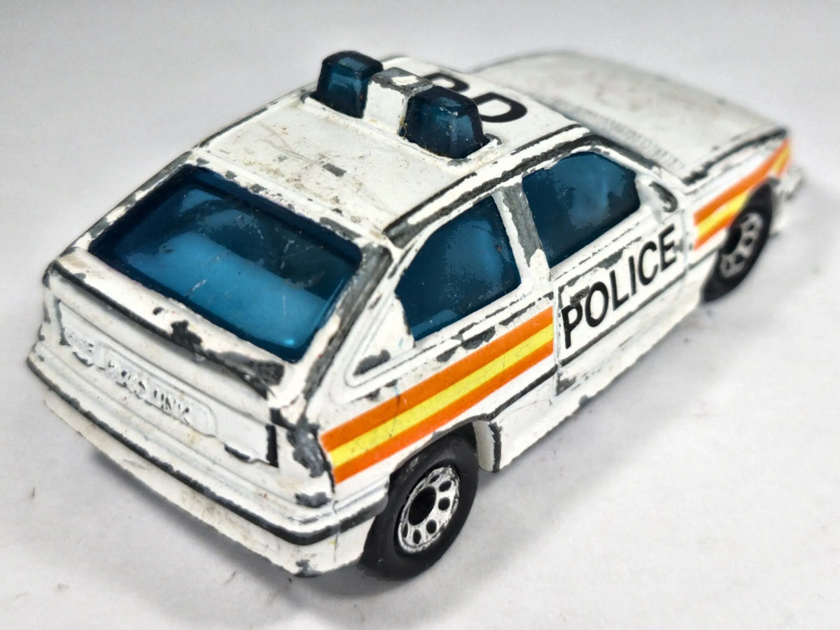 VAUXHALL ASTRA GTE / OPEL KADETT GSI POLICE, Matchbox 1985, Biały, 1:64 – zdjęcie 3