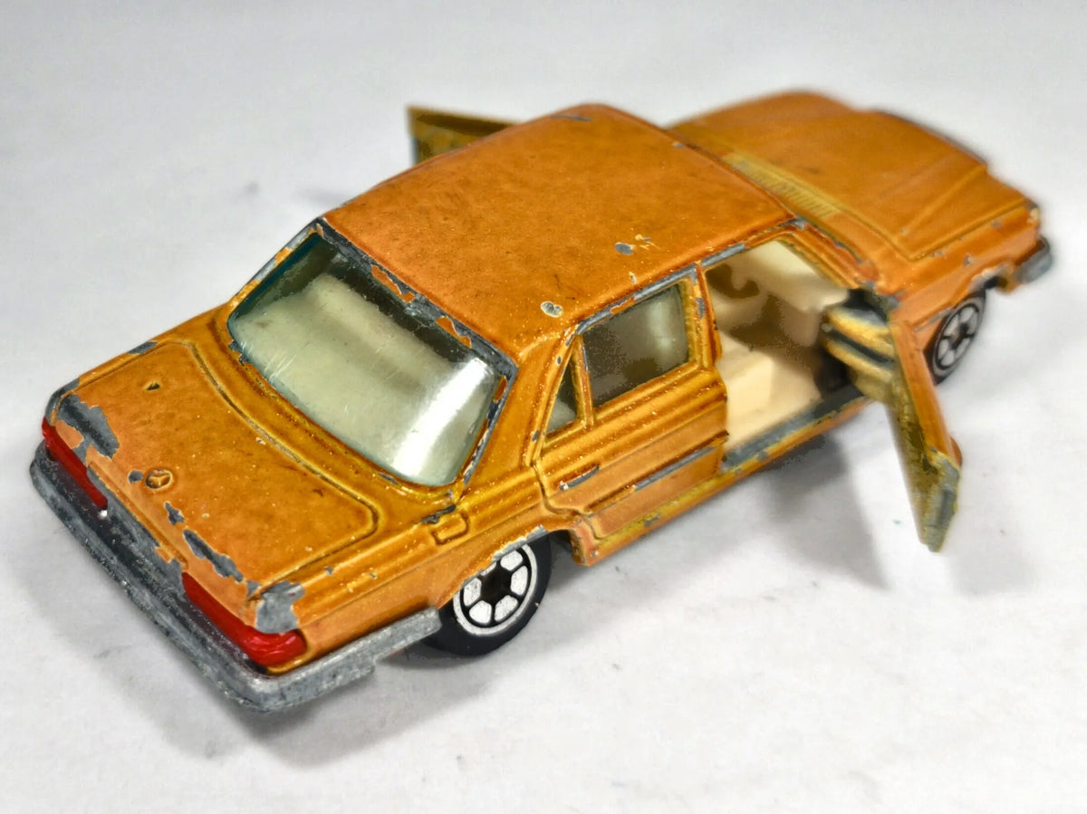 MERCEDES 450 SEL Yatming '70 Miodowy Pomarańczowy 1:64 2xMetal – zdjęcie 3