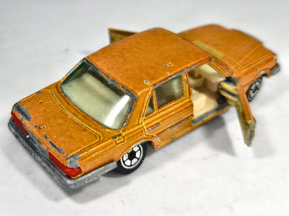MERCEDES 450 SEL Yatming '70 Miodowy Pomarańczowy 1:64 2xMetal – zdjęcie 3