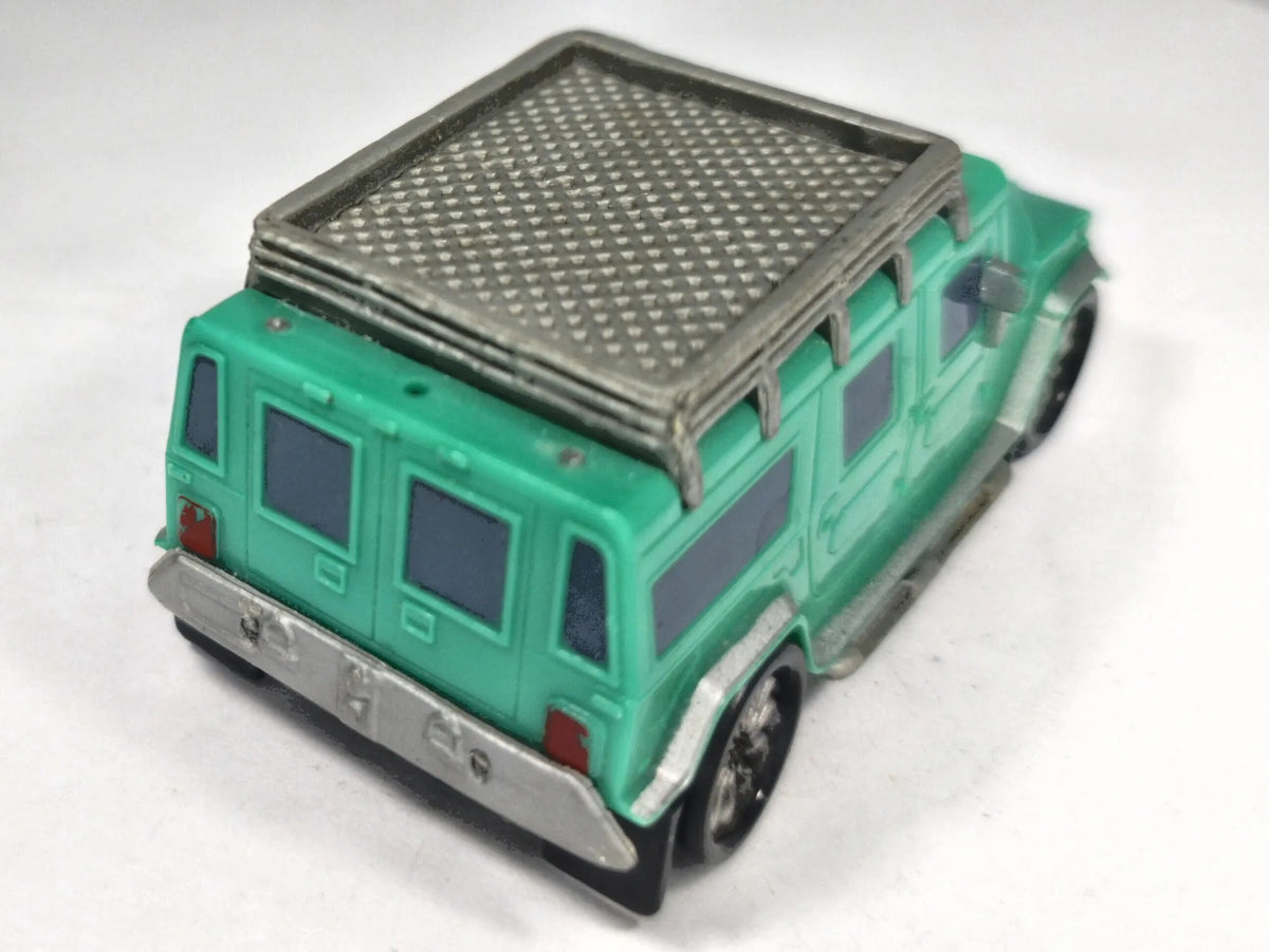 Hummer H2 Bohater T.J. Disney/Pixar Cars 1:64 Luzak Zielony – zdjęcie 3